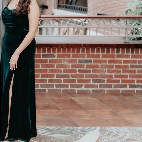 Green Velvet Dress. Very soft true to size. Only worn once - Picture 5 of 5